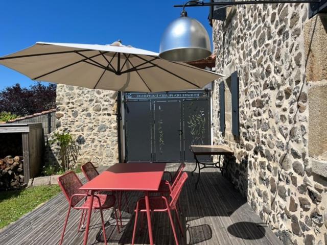 Domaine Des Pierres D Auvergne Flat Екстер'єр фото